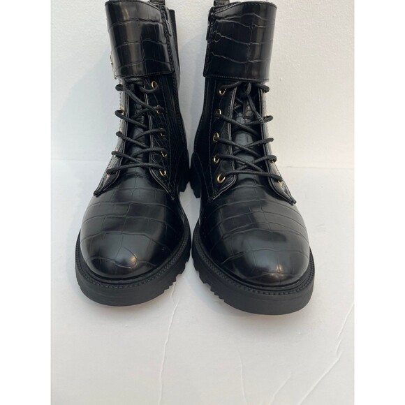 Shoe Dazzle Boots size 7
Javina Combat Boot black - Picture 2 of 10